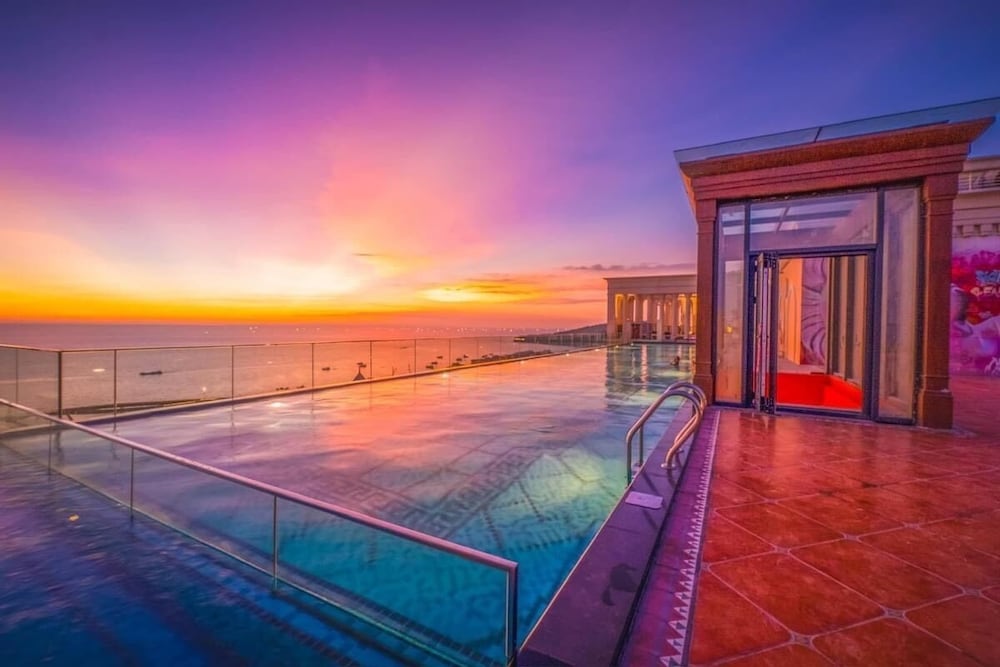 Rooftop pool