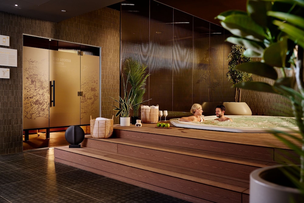Indoor spa tub