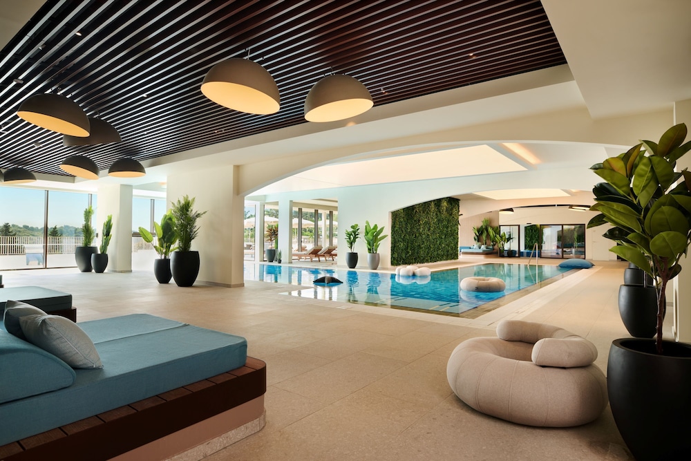 Indoor/outdoor pool