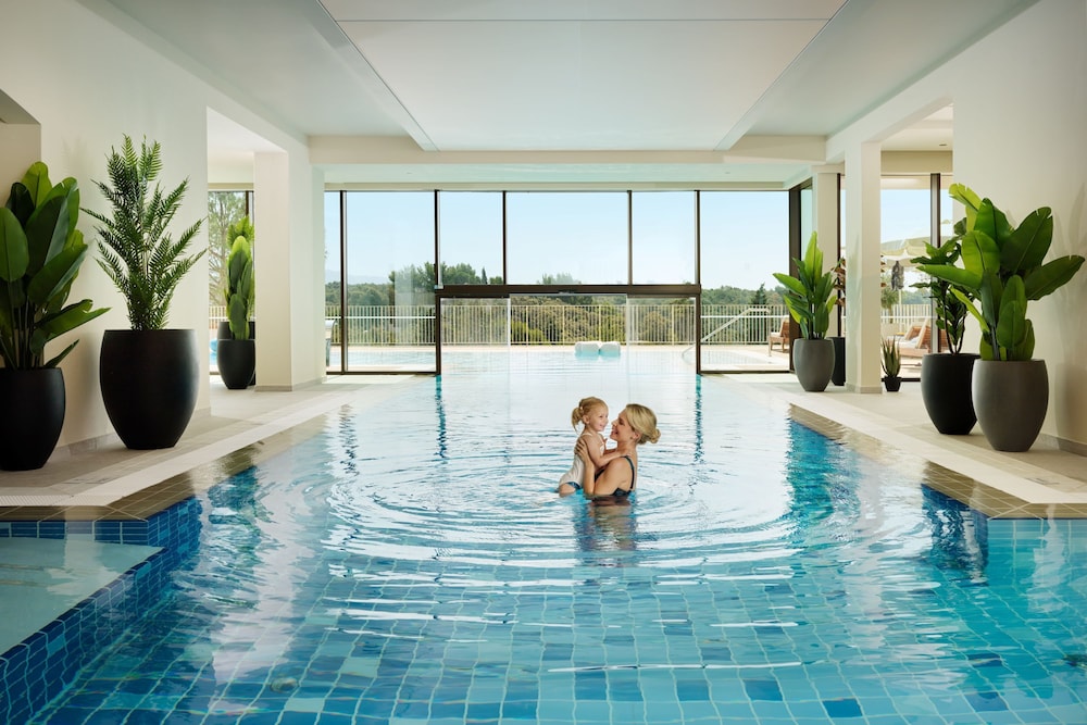 Indoor/outdoor pool