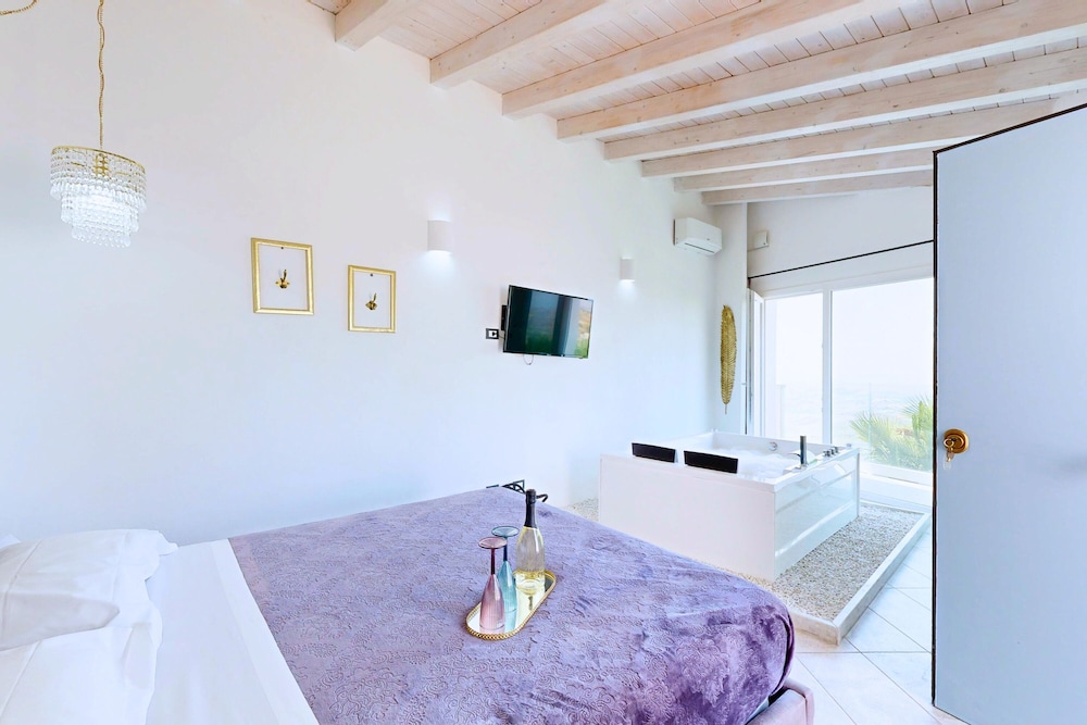 Private spa tub