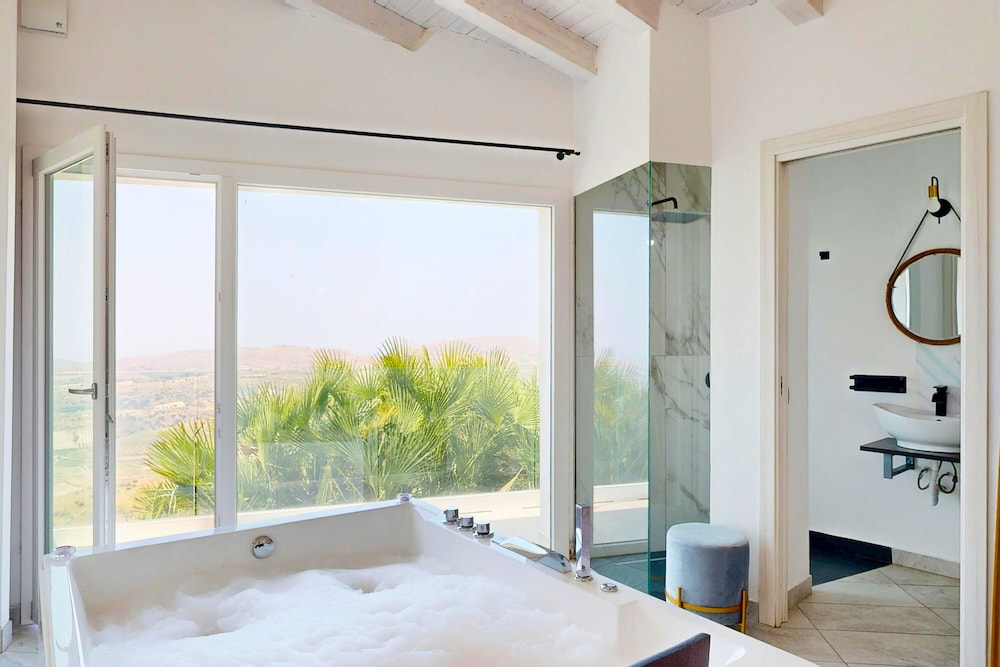 Private spa tub