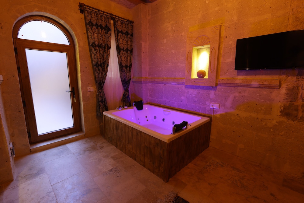 Jetted tub