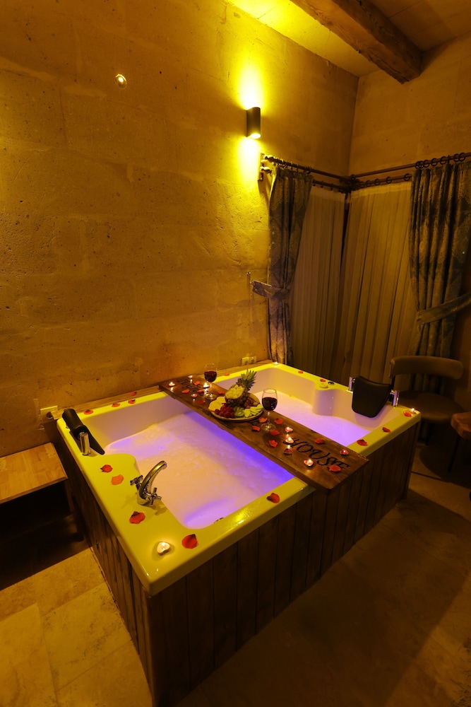 Jetted tub