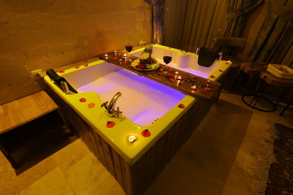 Jetted tub