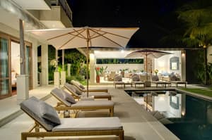 thumbnail: Outdoor pool