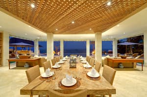 thumbnail: Family dining