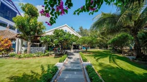 thumbnail: Courtyard
