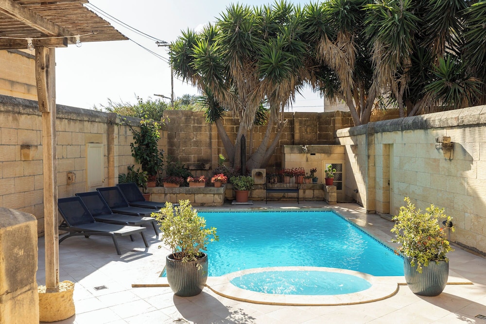 Private pool
