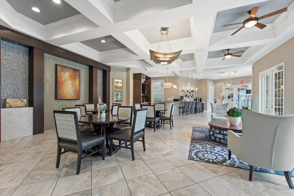 Lobby lounge