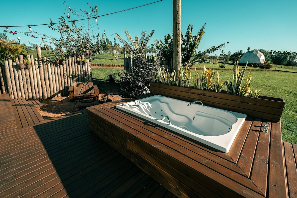 Jetted tub