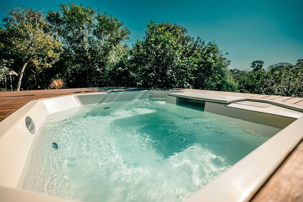 Private spa tub