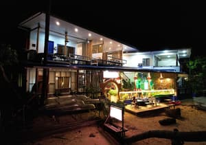 thumbnail: Outdoor dining