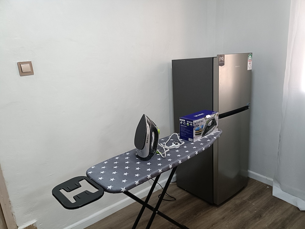 Iron/ironing board
