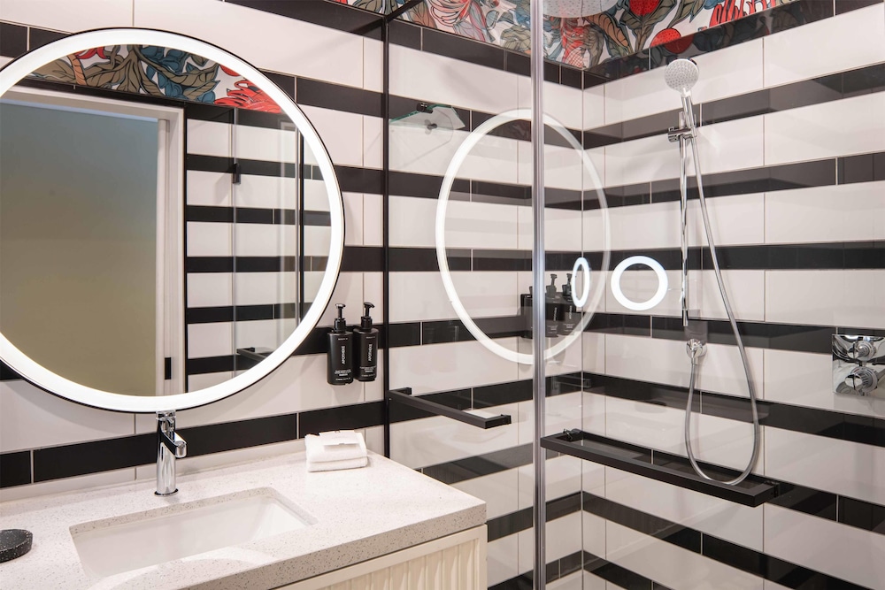 Bathroom shower
