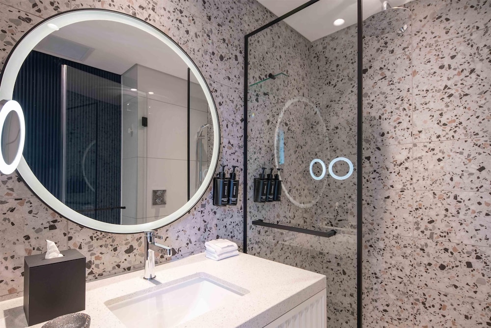 Bathroom shower