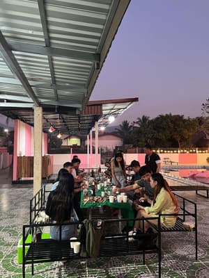 thumbnail: Outdoor dining