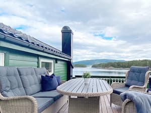 thumbnail: Outdoor dining