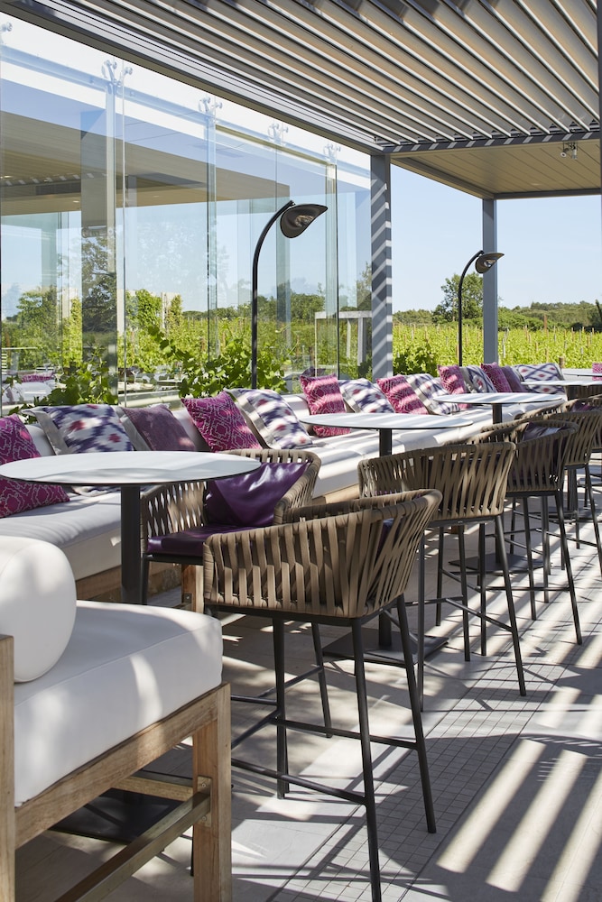 Poolside bar