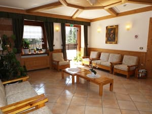 thumbnail: Lobby sitting area