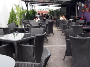 thumbnail: Outdoor dining