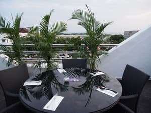 thumbnail: Outdoor dining