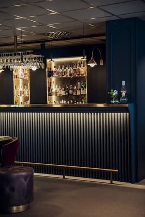 thumbnail: Bar (on property)