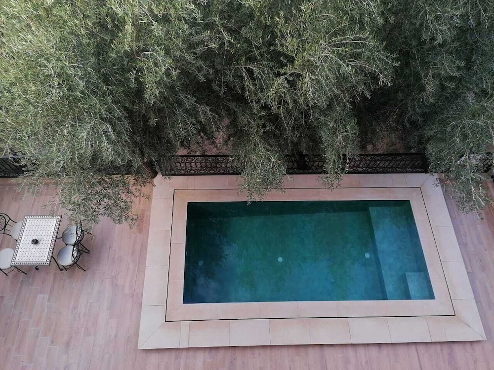 Infinity pool