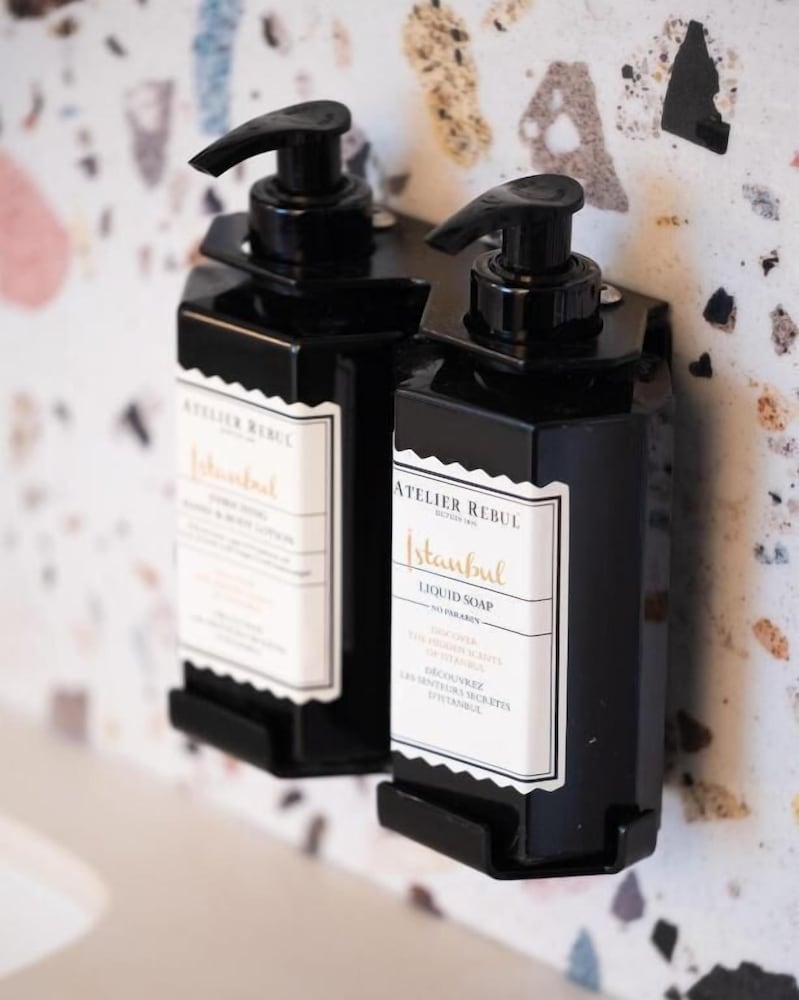 Bathroom amenities