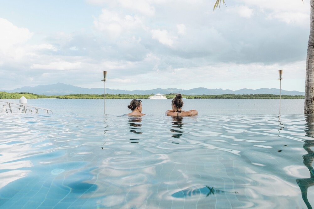 Infinity pool