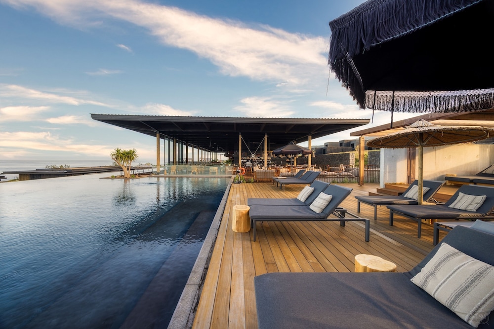Infinity pool