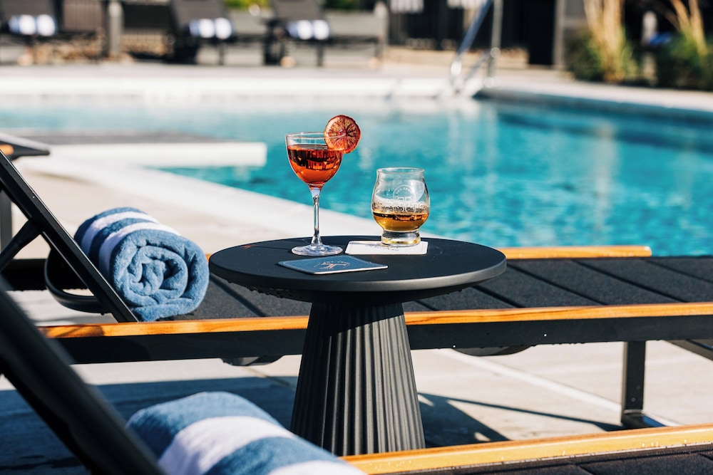 Poolside bar