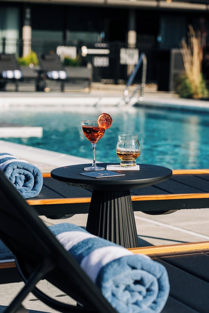 Poolside bar