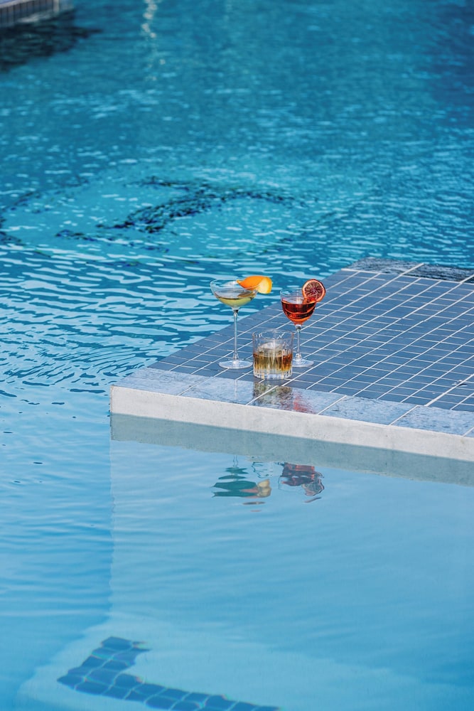 Poolside bar