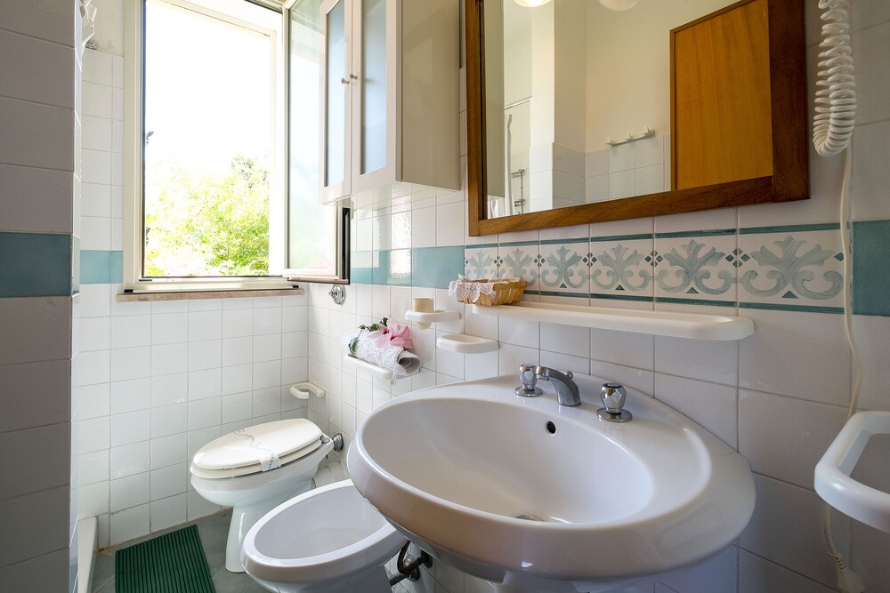 Bathroom amenities