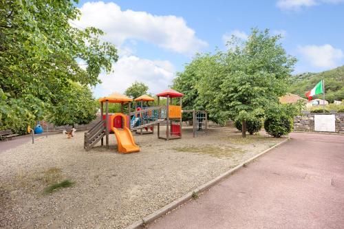 470084548.jpg