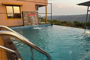 thumbnail: Pool