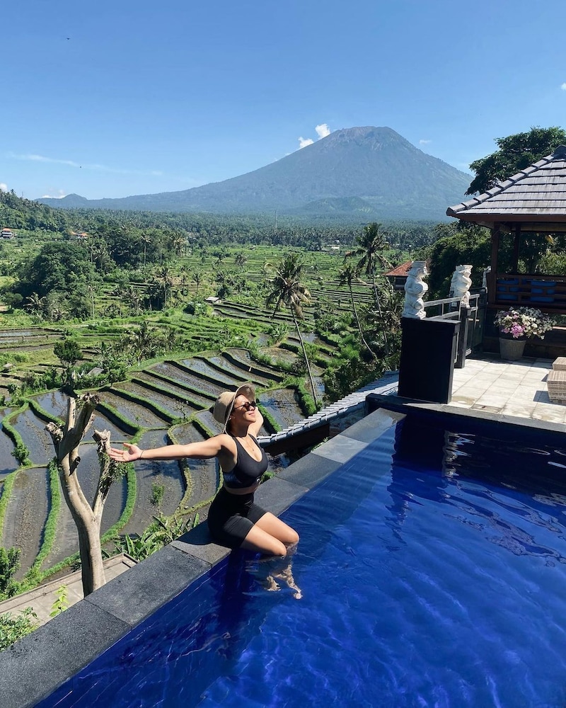 Infinity pool