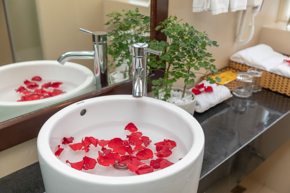 Bathroom sink