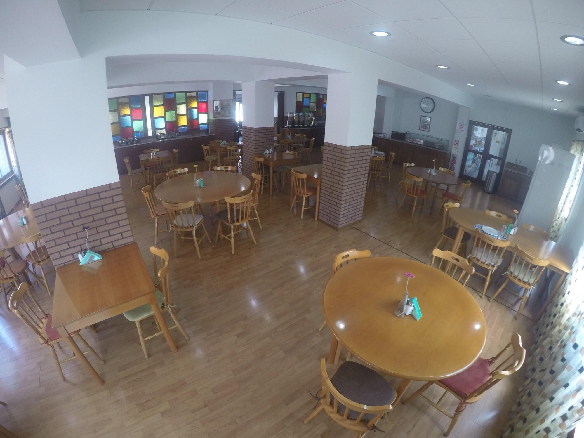 Restaurant-cafeteria