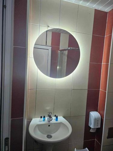 608299479.jpg