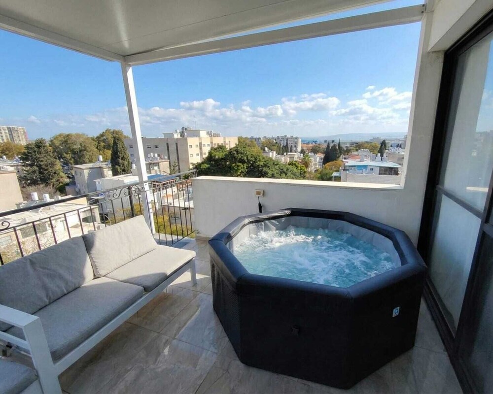 Private spa tub