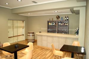 thumbnail: Bar (on property)