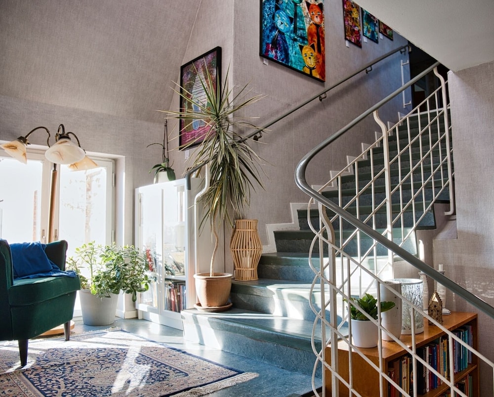 Handrails in stairways