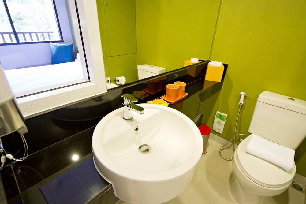 Bathroom sink