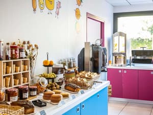 thumbnail: Breakfast area