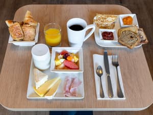 thumbnail: Breakfast area