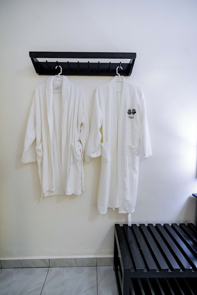 Bathroom amenities