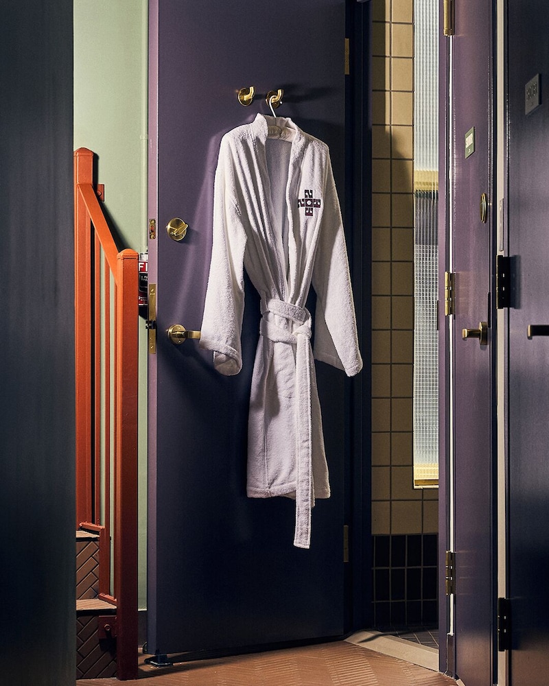 Bathroom amenities