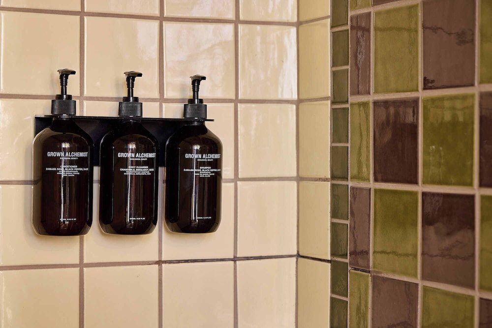 Bathroom amenities
